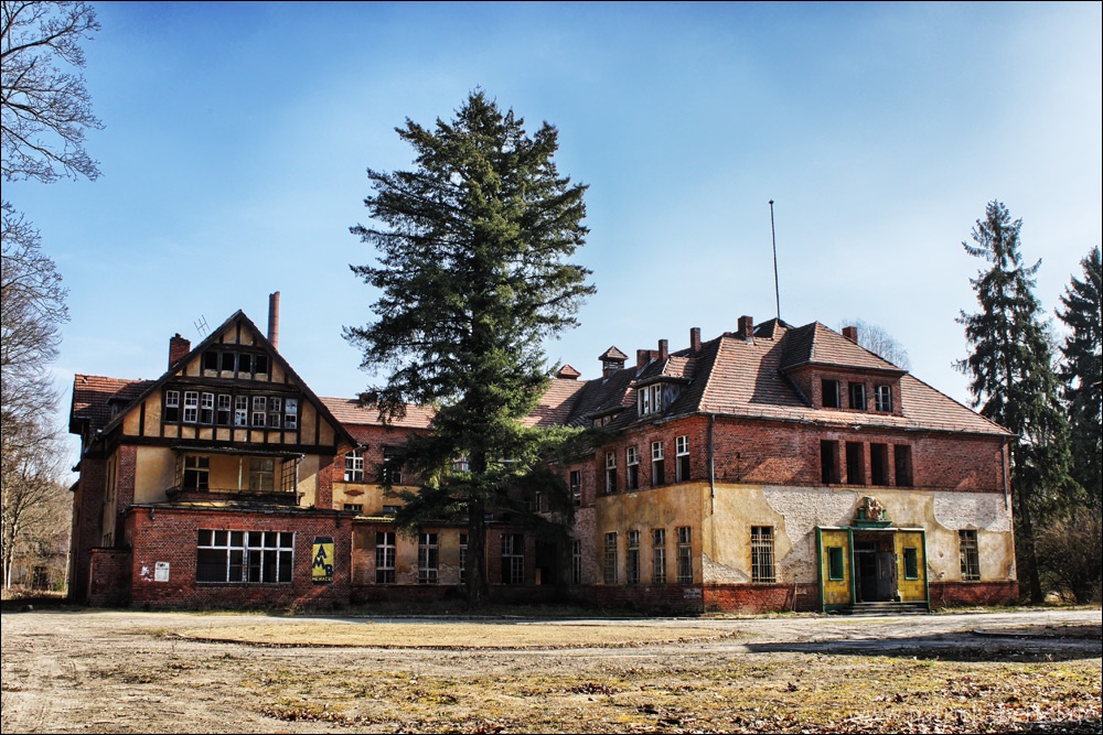 Lungenheilstätte Grabowsee 1896 gegründet heute ein Lost Place 9 Hotel für Förderer und Gäste; Restaurant; Café