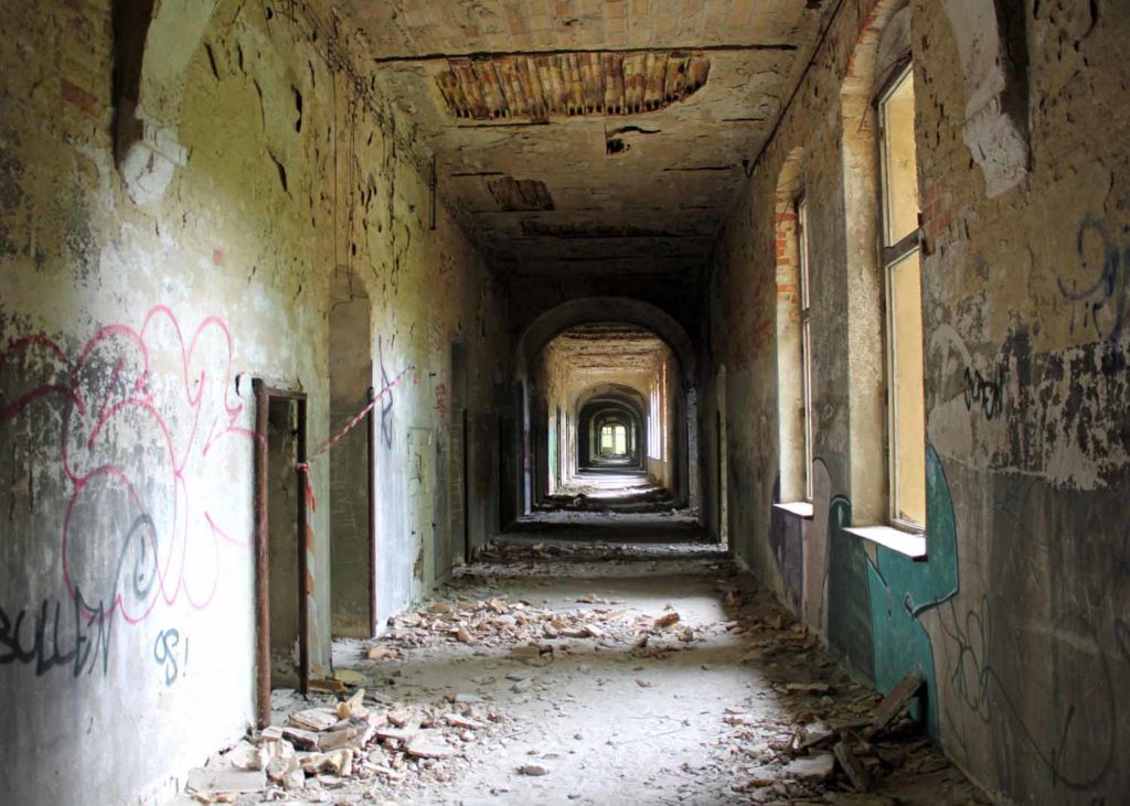 Heilstätten Beelitz zwischen 1898 und 1930 errichtet jetzt zum größten Teil eine Ruine 6 Inneres der Chirurgie